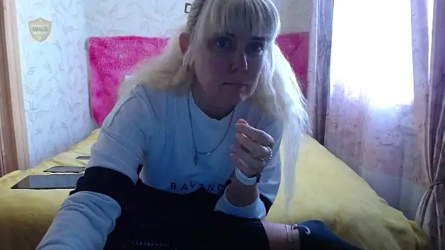 Snapshot of SunnySylvia chatting on 06.01.26 SunnySylvia online show from 06.01.26
