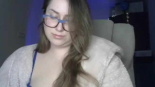 Snapshot of SeasonalSomeone chatting on 04.29.26 SeasonalSomeone online show from 04.29.26