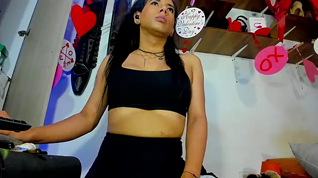 Snapshot of sashasweethot chatting on 02.13.25 sashasweethot online show from 02.13.25