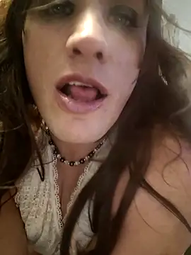 Snapshot of MaddyC6992 chatting on 10.14.25 MaddyC6992 online show from 10.14.25