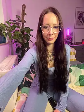 Trixie-Tainted online show from 01.17.25