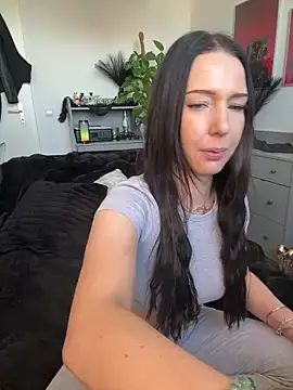 Snapshot of Trixie-Tainted chatting on 04.15.26 Trixie-Tainted online show from 04.15.26
