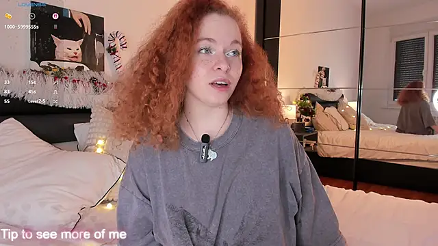 Snapshot of YammyPie chatting on 12.19.25 YammyPie online show from 12.19.25