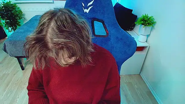 Snapshot of CranberryHot chatting on 11.19.25 CranberryHot online show from 11.19.25