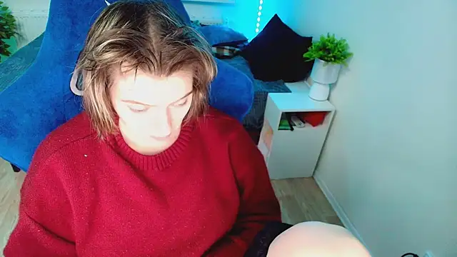 Snapshot of CranberryHot chatting on 11.22.25 CranberryHot online show from 11.22.25