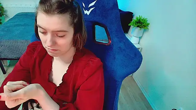 Snapshot of CranberryHot chatting on 11.23.25 CranberryHot online show from 11.23.25