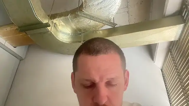 Snapshot of fmodel chatting on 12.05.24 fmodel online show from 12.05.24