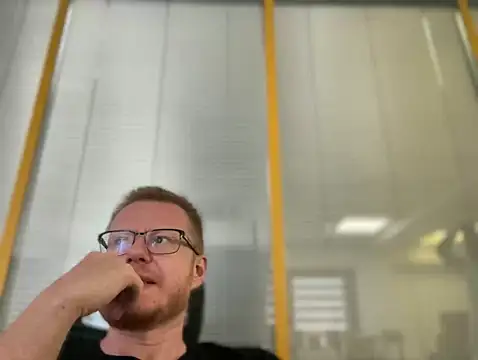 Snapshot of fmodel chatting on 10.23.25 fmodel online show from 10.23.25