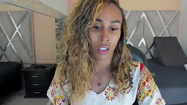 Snapshot of CarameloCeron chatting on 02.19.25 CarameloCeron online show from 02.19.25