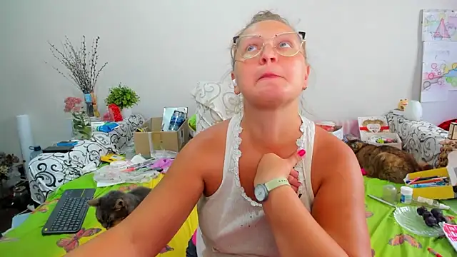 IamYourNarcotic online show from 09.18.25