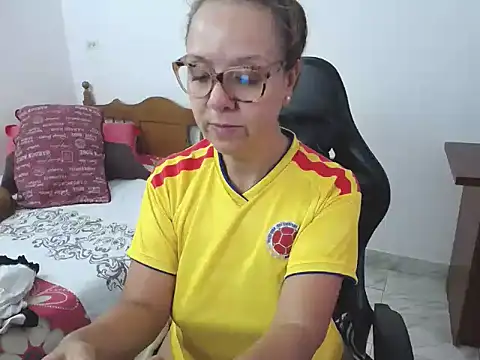 Snapshot of yeslluisa chatting on 06.23.26 yeslluisa online show from 06.23.26