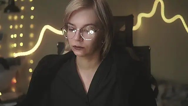 Snapshot of alyssa_sweet chatting on 05.18.26 alyssa sweet online show from 05.18.26