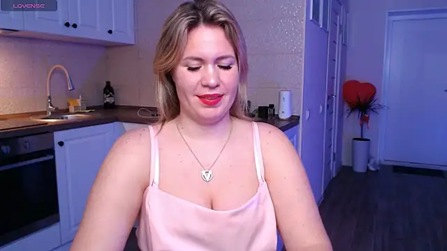 HotTiffani online show from 03.22.25