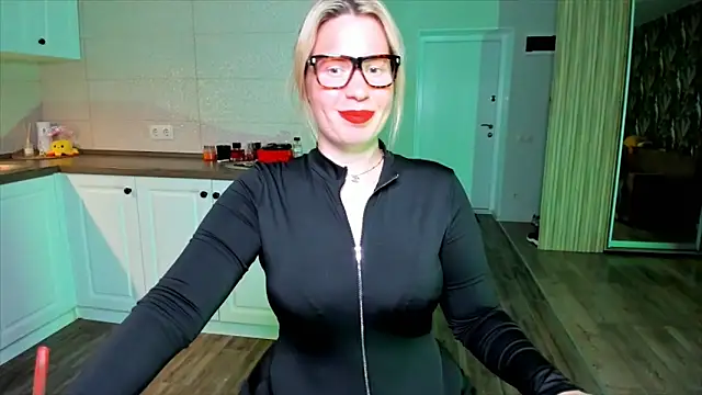 HotTiffani online show from 09.27.25