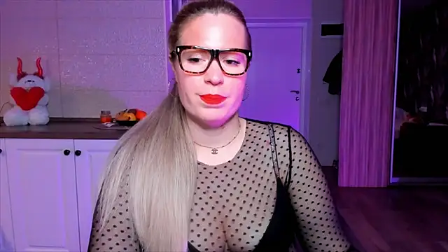 HotTiffani online show from 11.26.25