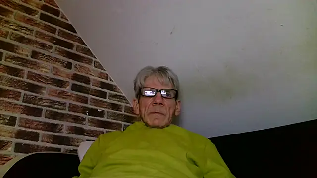 Snapshot of InMeinenMund chatting on 02.28.25 InMeinenMund online show from 02.28.25