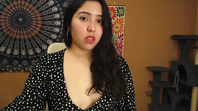 Snapshot of IntimateTales chatting on 01.05.25 IntimateTales online show from 01.05.25