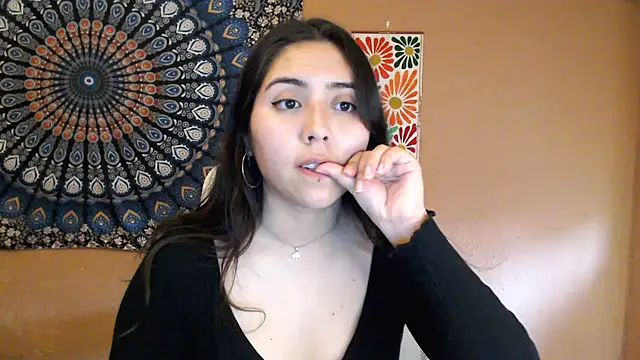 Snapshot of IntimateTales chatting on 02.19.25 IntimateTales online show from 02.19.25