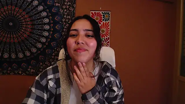 Snapshot of IntimateTales chatting on 02.26.25 IntimateTales online show from 02.26.25