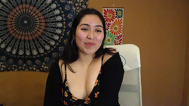 Snapshot of IntimateTales chatting on 03.04.25 IntimateTales online show from 03.04.25