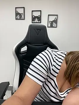 KellyBrooklyn  online show from 03.20.25