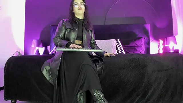  Jade 16 online show from 02.14.25