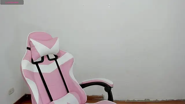 Snapshot of Anal_Milky_Momma chatting on 01.11.25 Anal Milky Momma online show from 01.11.25