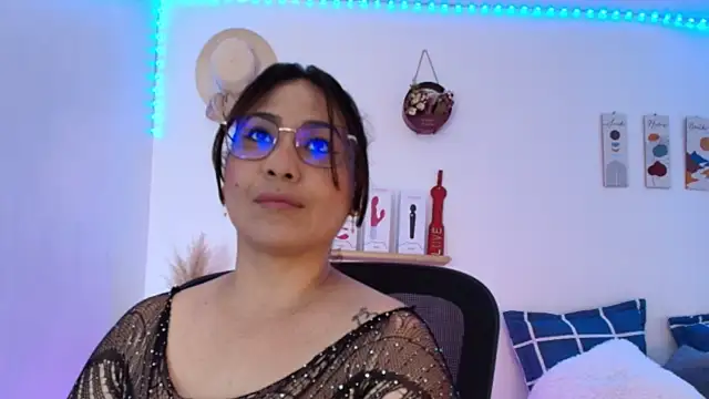 JuliRamirez online show from 01.06.25