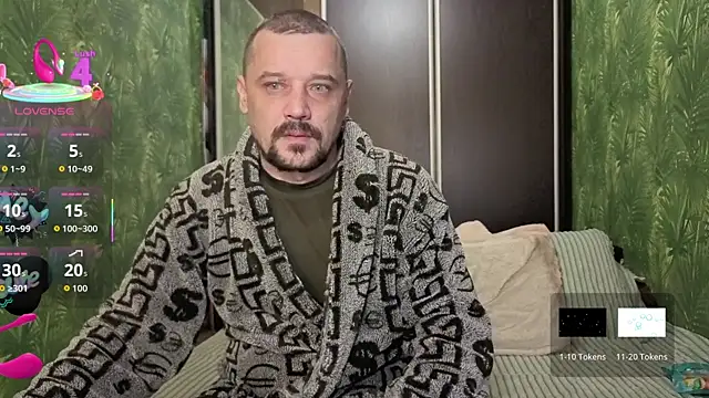 Snapshot of DanielOhCool chatting on 09.28.25 DanielOhCool online show from 09.28.25