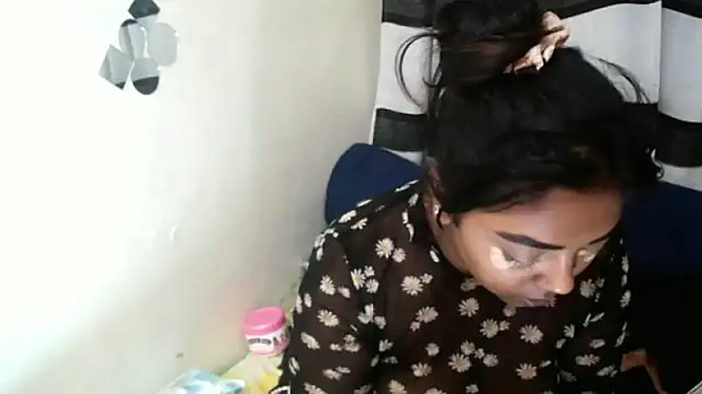 Snapshot of Indian_FireXX chatting on 10.12.25 Indian FireXX online show from 10.12.25