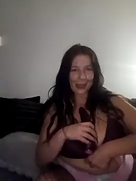 Leanne43 online show from 12.13.25