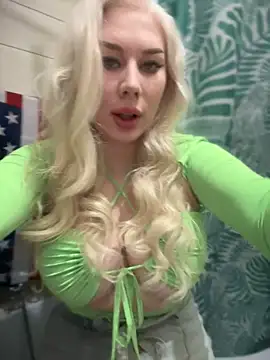 LaraHollywood online show from 02.27.25