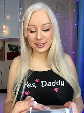 LaraHollywood online show from 01.13.26