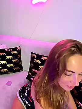 Snapshot of VickyDiamondx chatting on 09.14.25 VickyDiamondx online show from 09.14.25