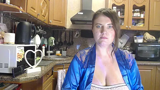 Snapshot of LizaCakes chatting on 09.24.25 LizaCakes online show from 09.24.25