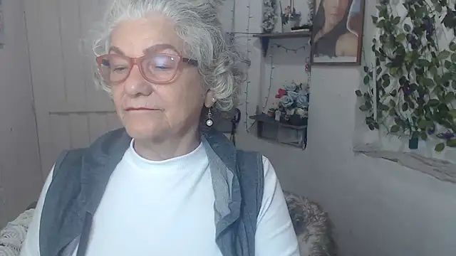 Snapshot of FunnyGrandma chatting on 10.15.25 FunnyGrandma online show from 10.15.25