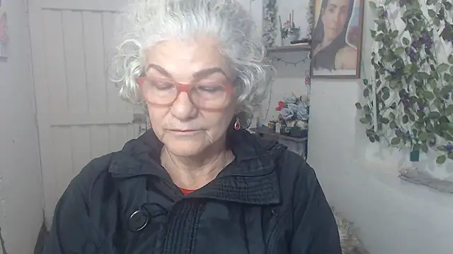 Snapshot of FunnyGrandma chatting on 10.16.25 FunnyGrandma online show from 10.16.25