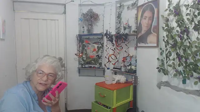 Snapshot of FunnyGrandma chatting on 10.22.25 FunnyGrandma online show from 10.22.25