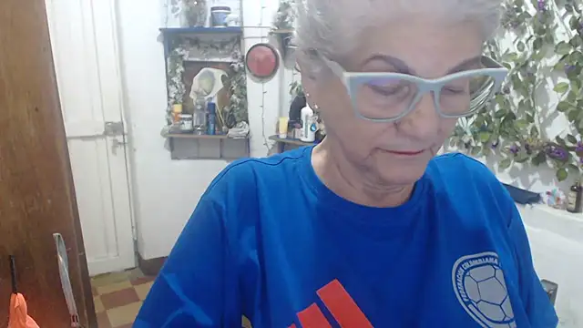 Snapshot of FunnyGrandma chatting on 07.04.26 FunnyGrandma online show from 07.04.26