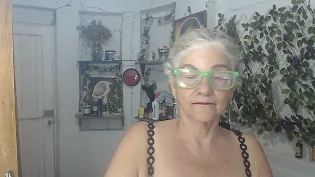 Snapshot of FunnyGrandma chatting on 07.11.26 FunnyGrandma online show from 07.11.26
