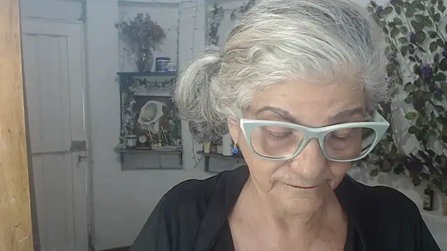 Snapshot of FunnyGrandma chatting on 07.14.26 FunnyGrandma online show from 07.14.26