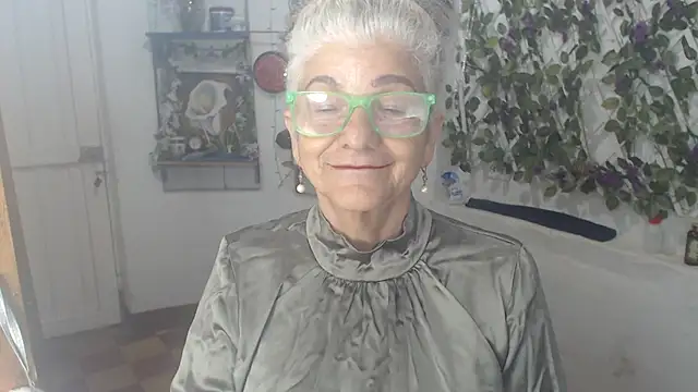 Snapshot of FunnyGrandma chatting on 07.24.26 FunnyGrandma online show from 07.24.26