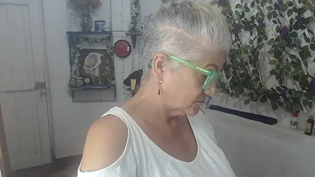 Snapshot of FunnyGrandma chatting on 07.27.26 FunnyGrandma online show from 07.27.26