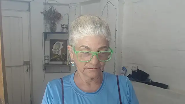 Snapshot of FunnyGrandma chatting on 07.31.26 FunnyGrandma online show from 07.31.26