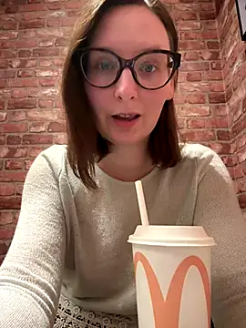 The Snowwhitee online show from 12.16.25