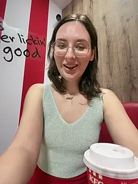 Snapshot of The_Snowwhitee chatting on 05.07.26 The Snowwhitee online show from 05.07.26