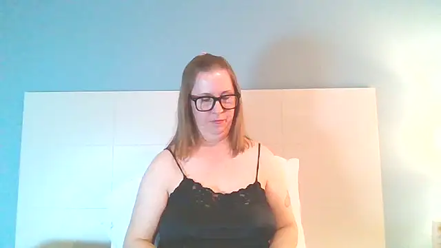 Snapshot of SweetandNaughty1 chatting on 03.17.25 SweetandNaughty1 online show from 03.17.25