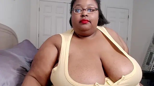 Loves Aura online show from 02.07.25