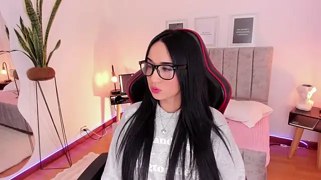 EmmyEvans1 online show from 02.12.25