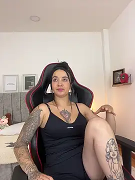 EmmyEvans1 online show from 03.05.25